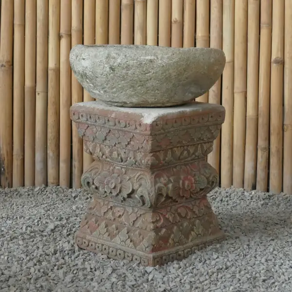 Product image 5 of the product “Balinese Set Stand with pot, made of cement, Total Height 60cm. The Pot has a Dia. of about 40cm with a height of 16cm. The stand has a width of 35 cm and a height of 45cm ”